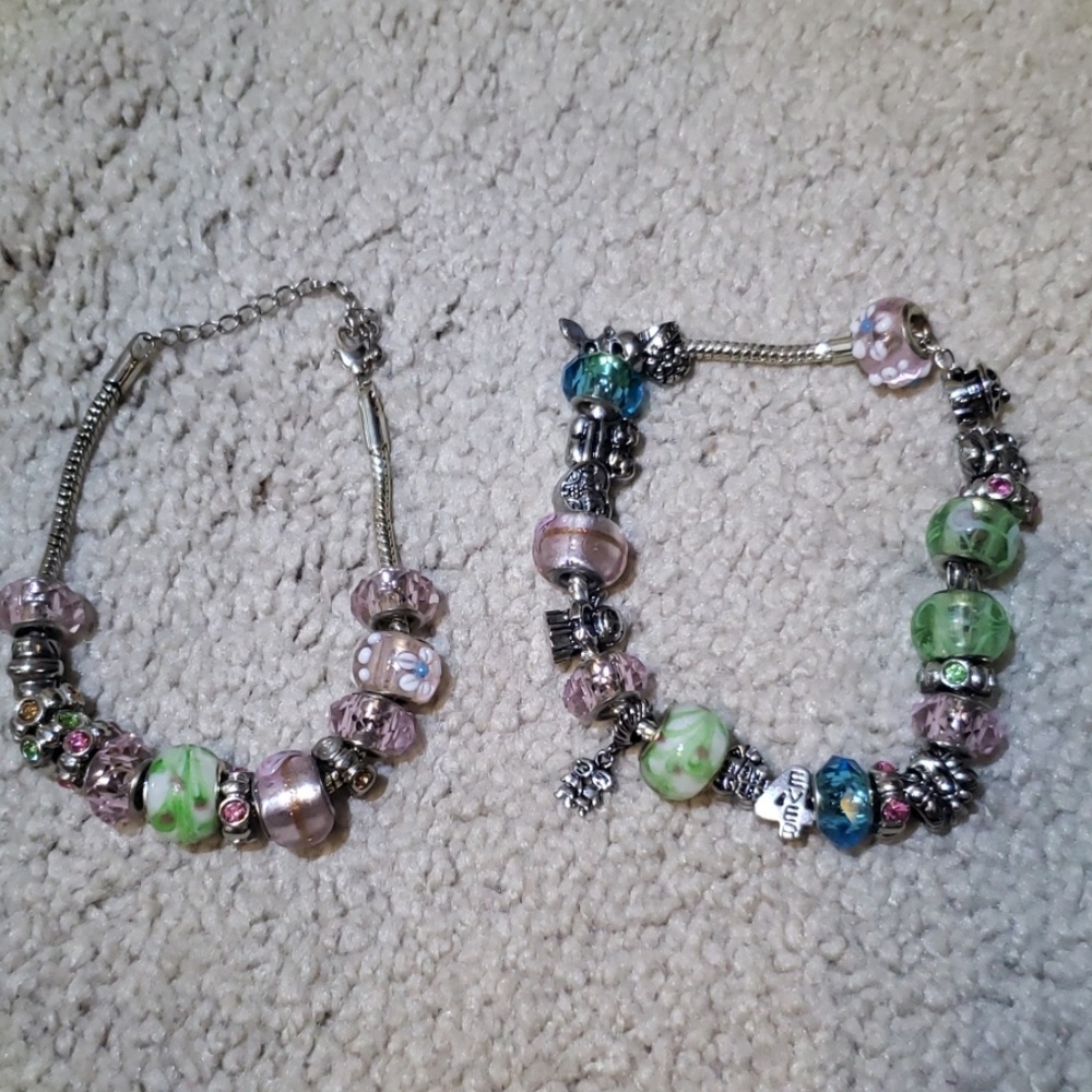 Adjustable bracelets and 35 charms